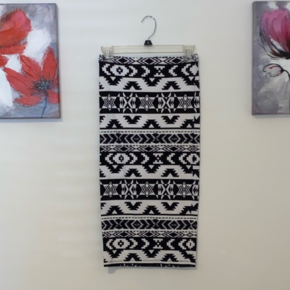 Beautiful express pencil skirt - Picture 3 of 5